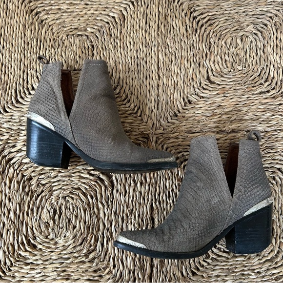 JEFFREY CAMPBELL Cromwell Hunt the Plains Western Cutout Ankle Boot - Picture 4 of 8